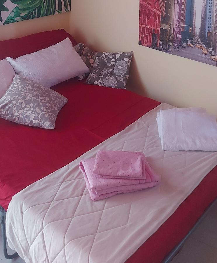 Stanza In Villa Con Giardino Con Box Doccia Idromassaggio Rent A Car Aci Bonaccorsi Dış mekan fotoğraf