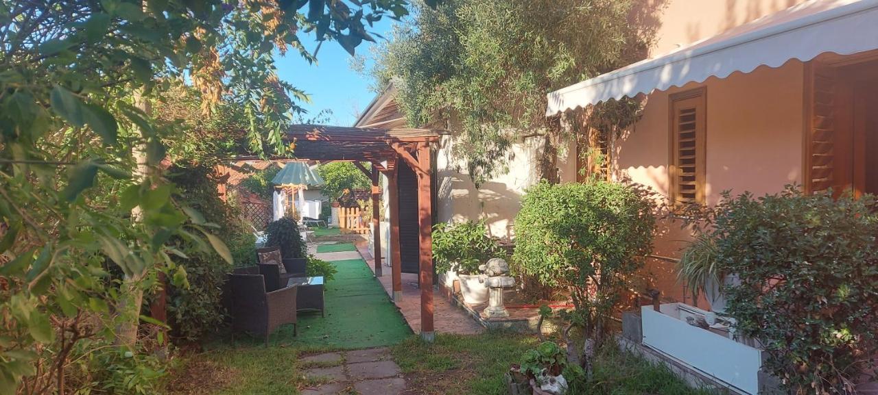 Stanza In Villa Con Giardino Con Box Doccia Idromassaggio Rent A Car Aci Bonaccorsi Dış mekan fotoğraf